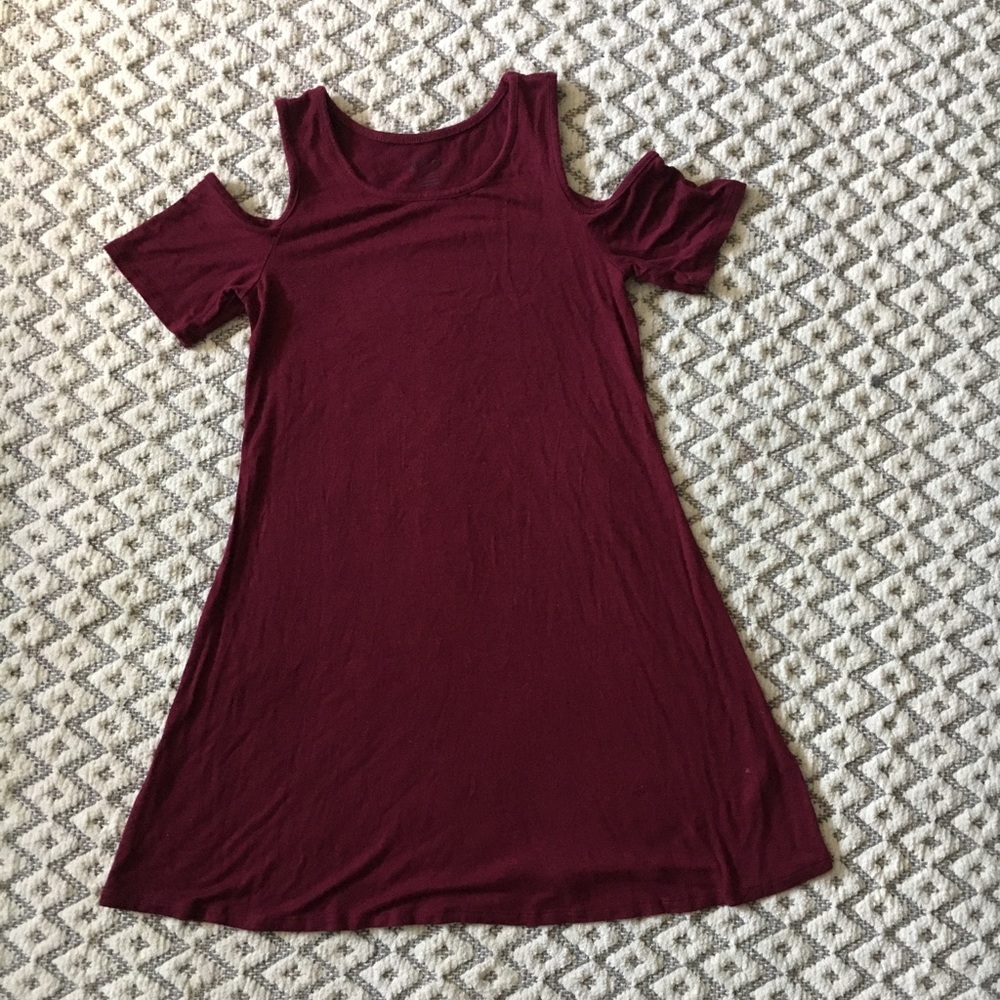 Maroon open shoulder t-shirt dress